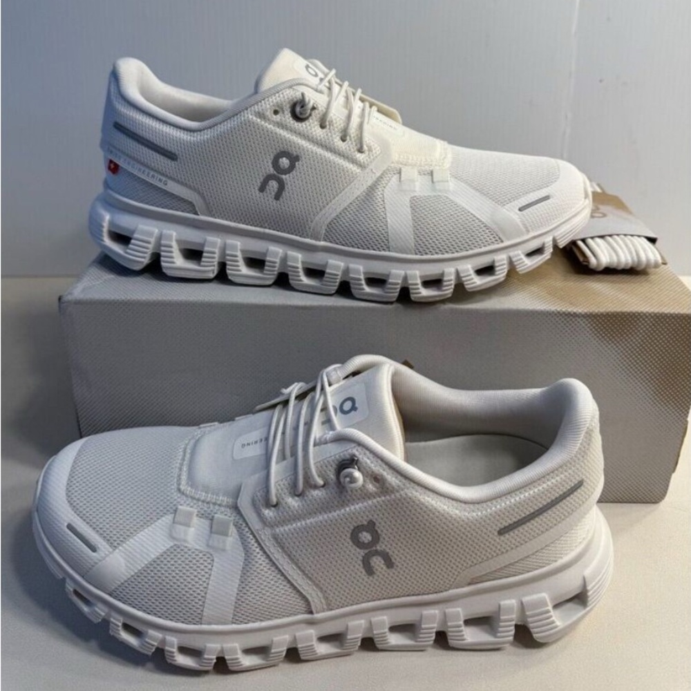 Women’s On Cloud 6 Shoes White Sz 6.5